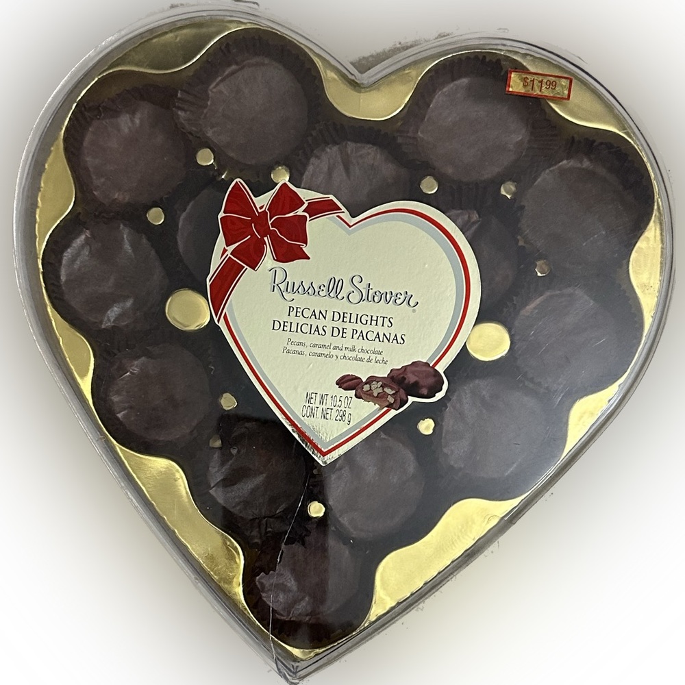 10.75” FLAWED RUSSELL STOVER CLEAR PLASTIC VALENTINE HEART CHOCOLATE BOX LOVE #H